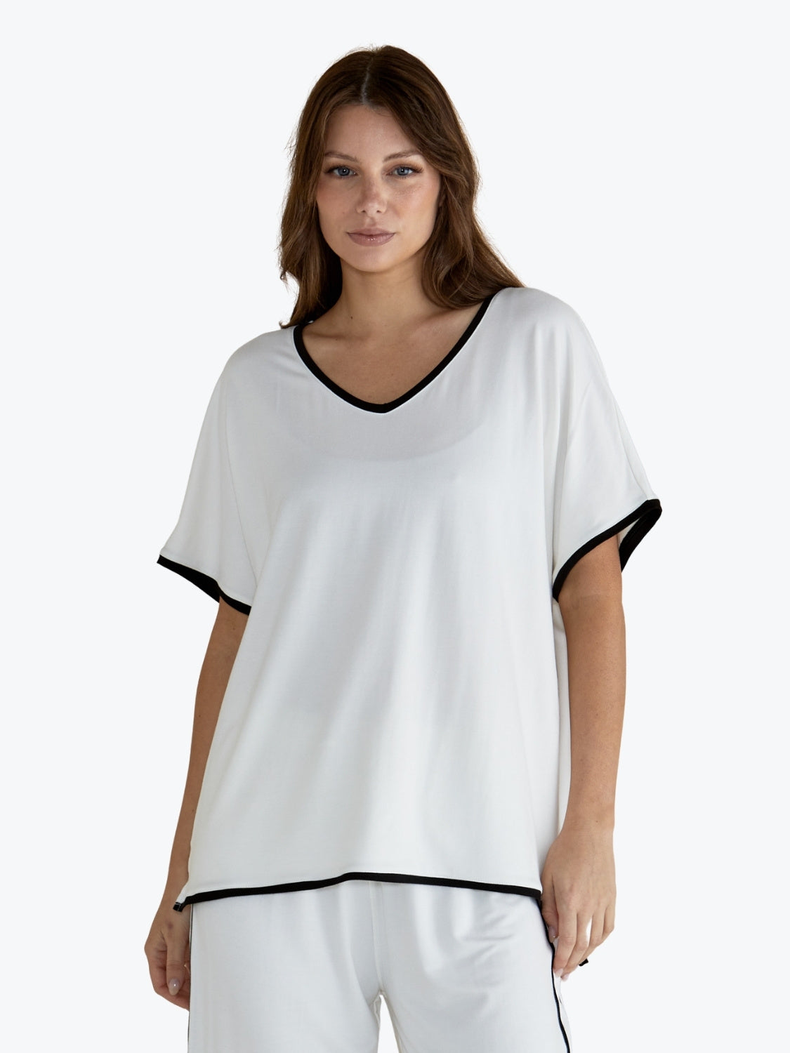 Betty Basics Clara Tee White V Neck