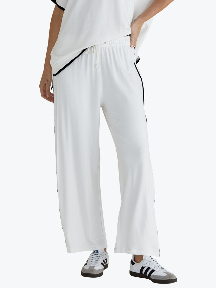 Betty Basics Evelyn Wide Leg Jogger in White