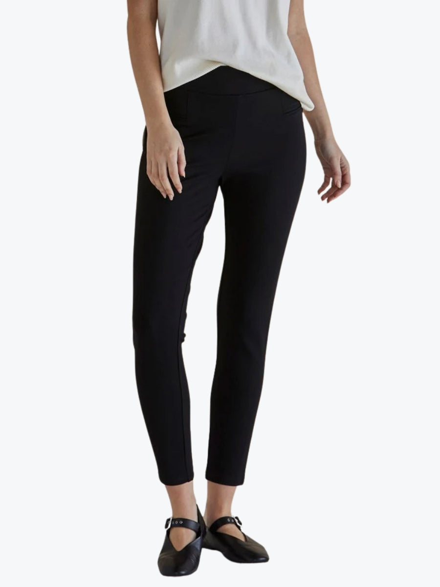Betty Basics Gwen Ponte Legging in Black
