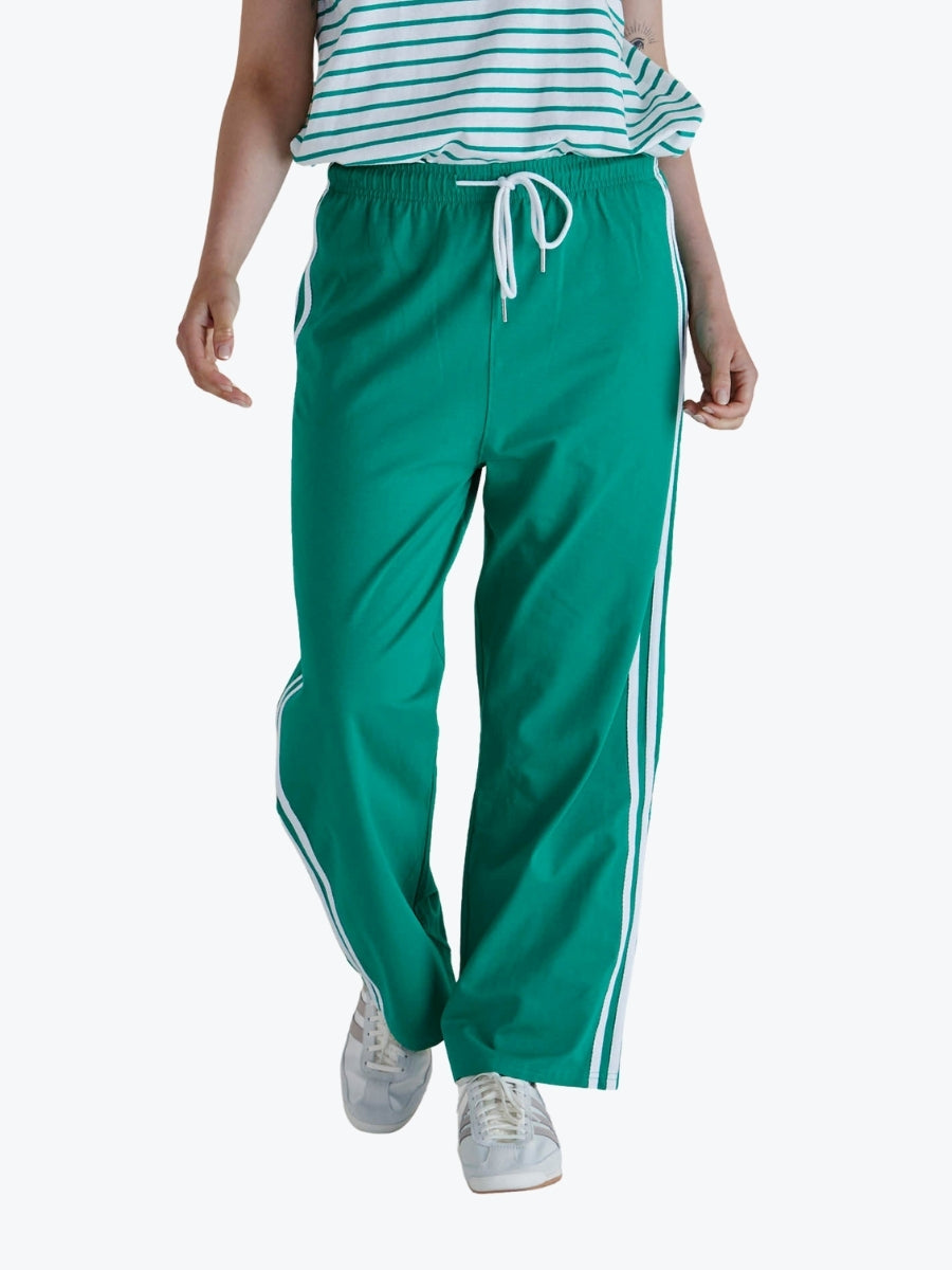 Betty Basics Nikki Relax Cotton Jogger in Green