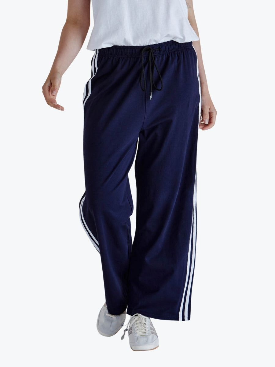 Betty Basics Nikki Relax Cotton Jogger in Navy