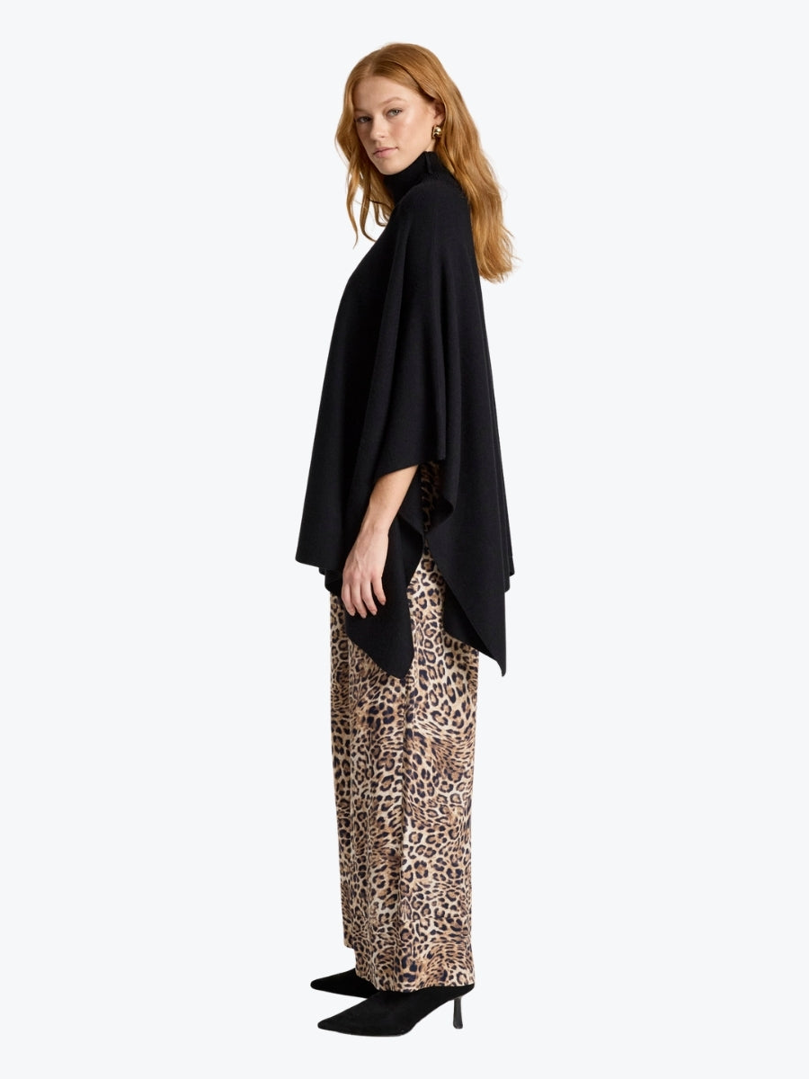 Eb &amp; Ive Samira Poncho | Black