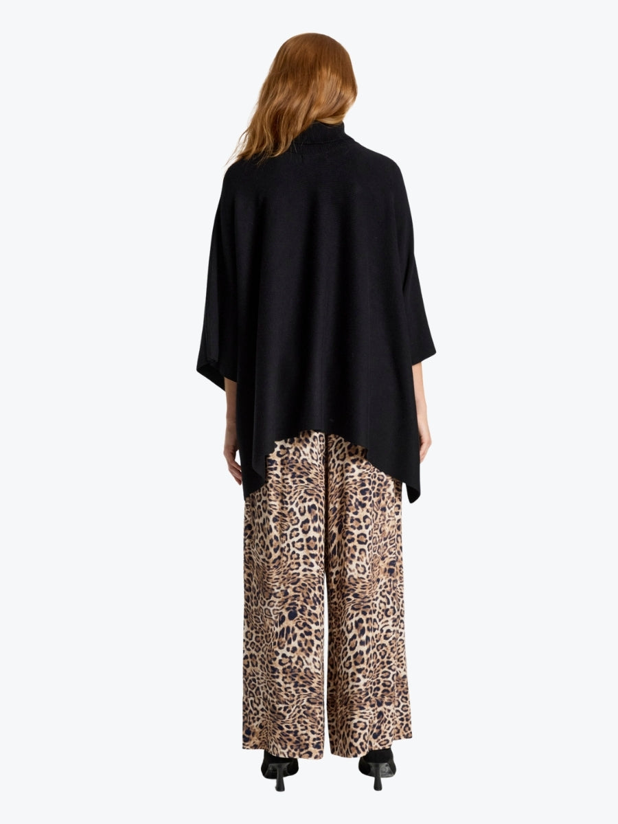 Eb &amp; Ive Samira Poncho | Black