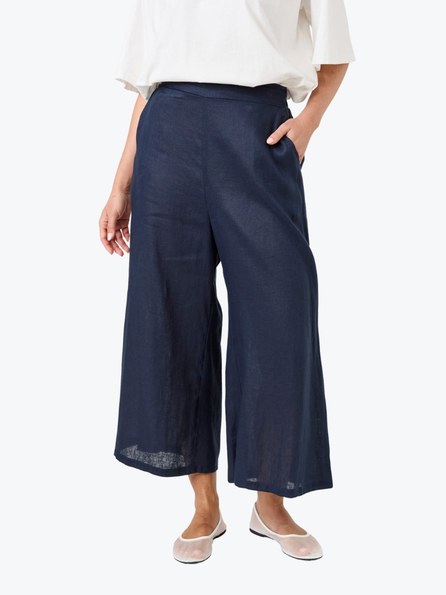 Eb&Ive Studio Crop Pant in Navy