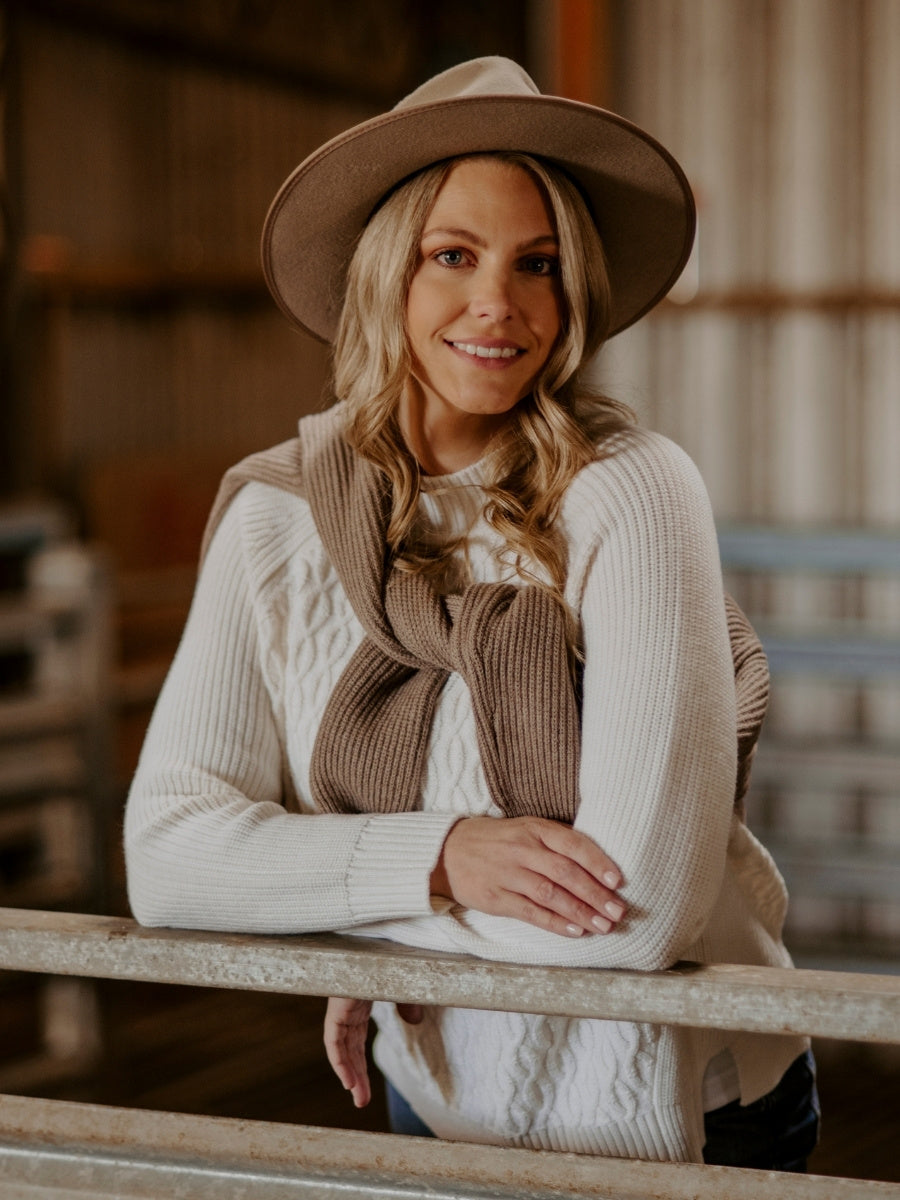Fields Cable Raglan Pullover in Vanilla