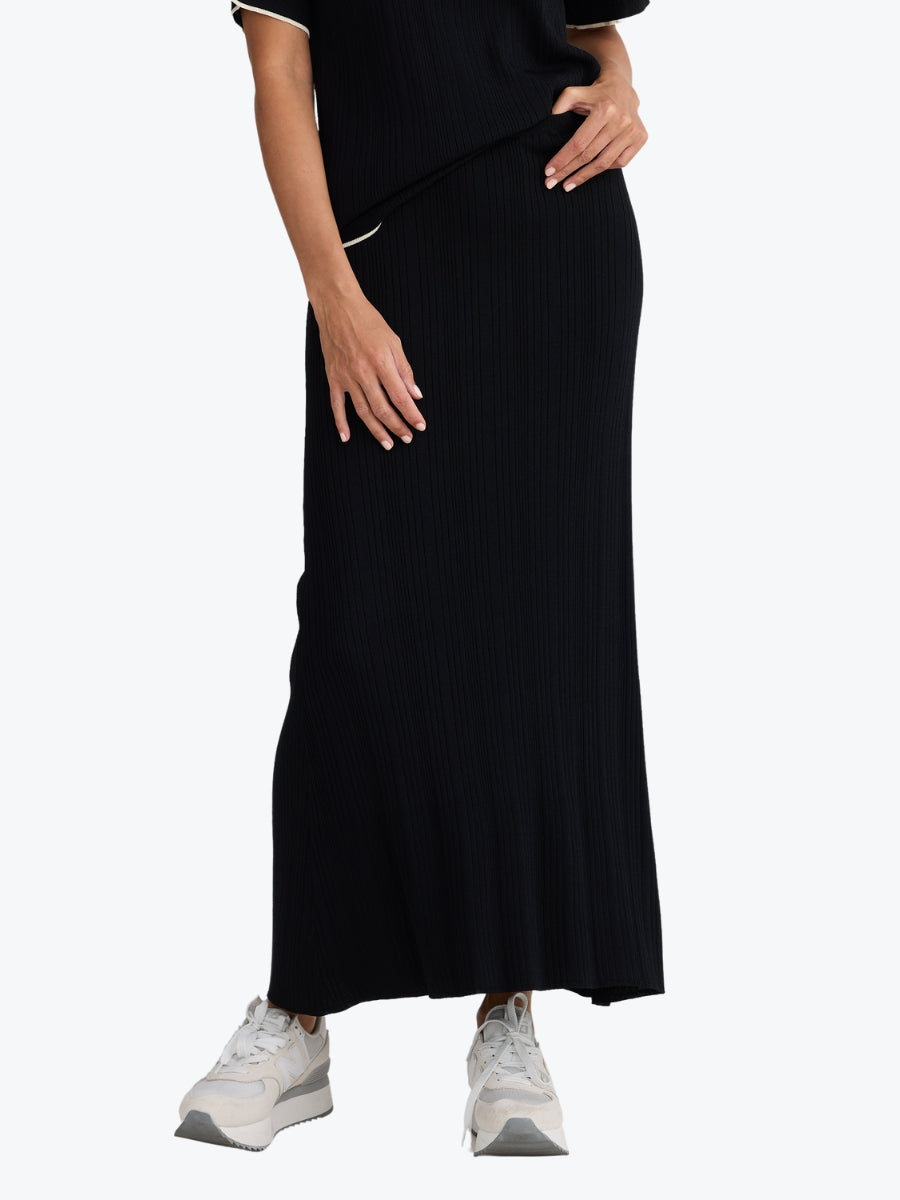 Homelove Bungalow Knit Skirt in Black