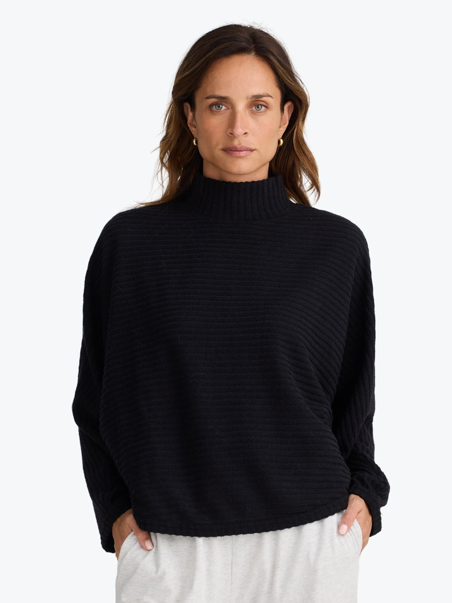 Homelove Weekender Top in Black