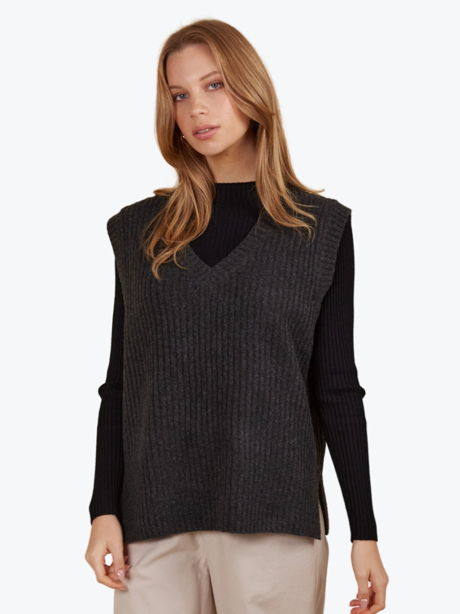 Isle of Mine Miru Knit Vest in Ash