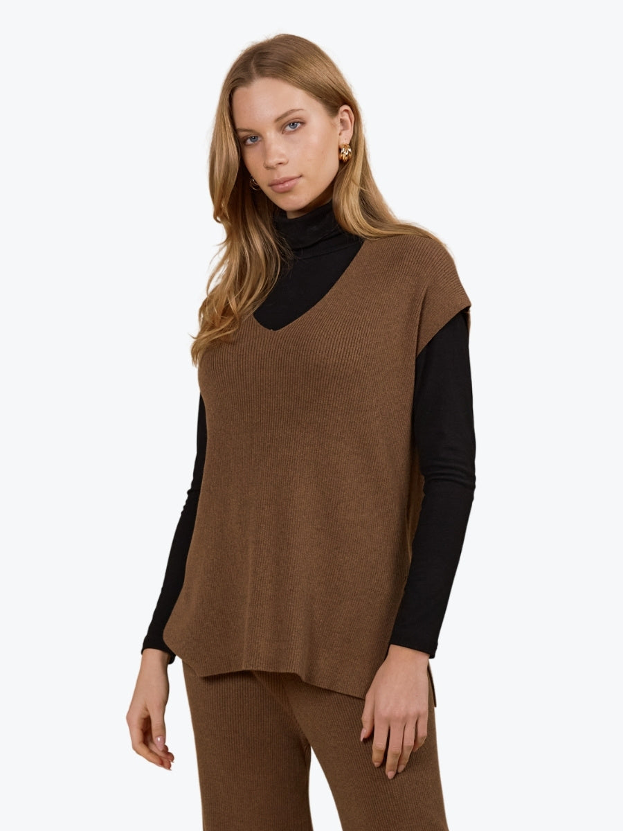 Isle of Mine Tala Knit Vest in Toffee