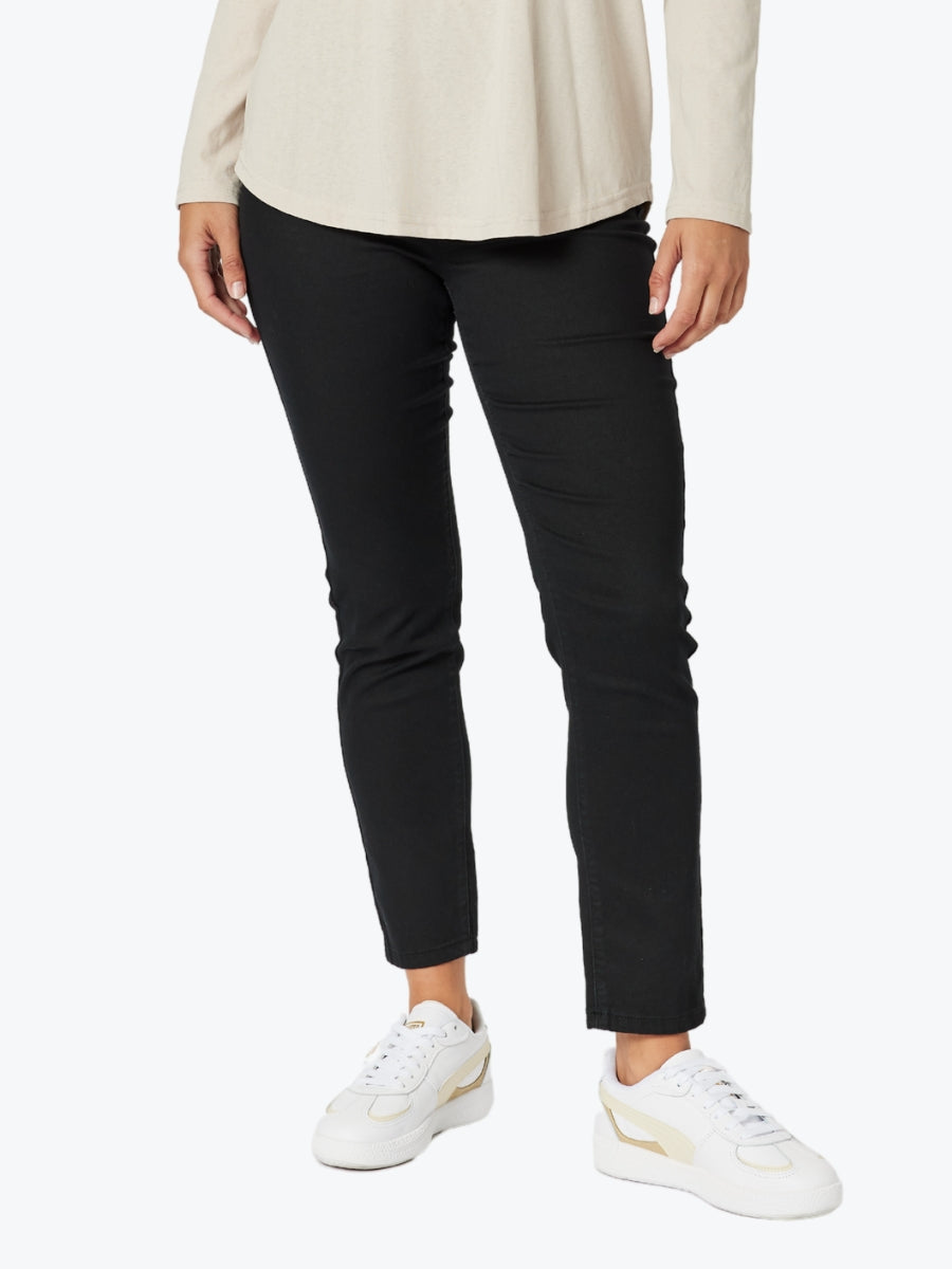 Threadz Chicago Slim Leg Jean in Black